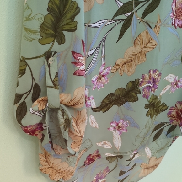 Daniel Rainn Green Floral Relaxed Blouse - Picture 5 of 5